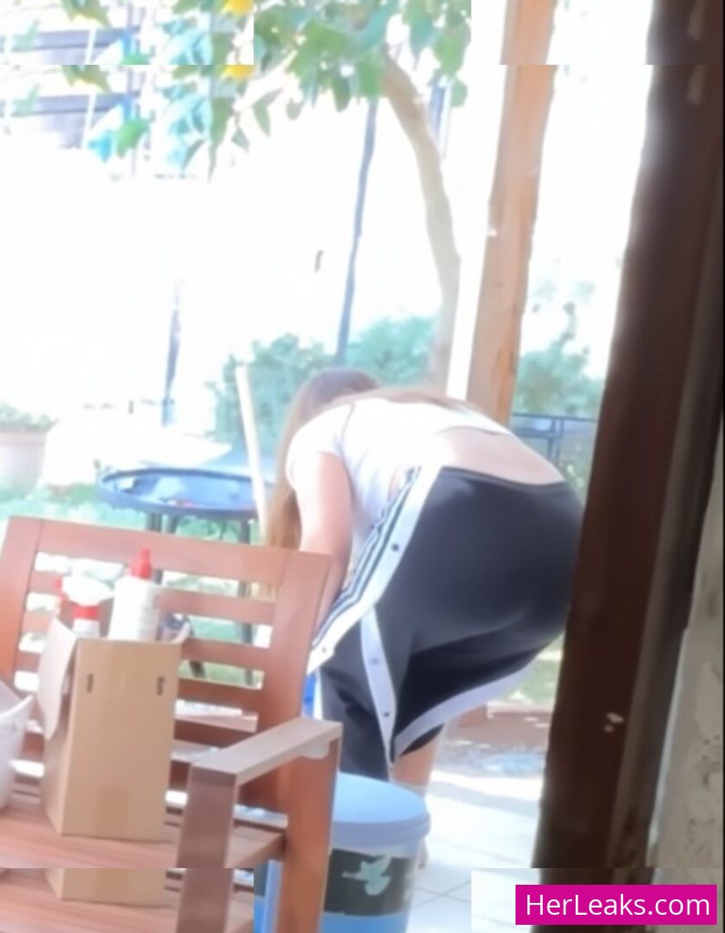 Özge Azunyan - Image 55