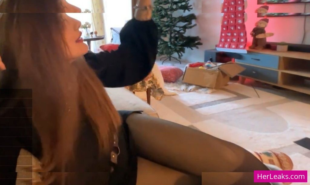 Özge Azunyan - Image 7