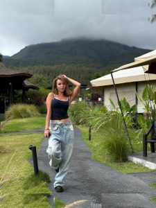 Sandra Sy - Image 147