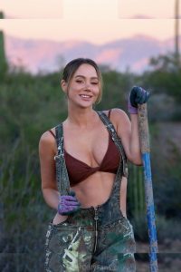 Sara Jean Underwood - Image 197