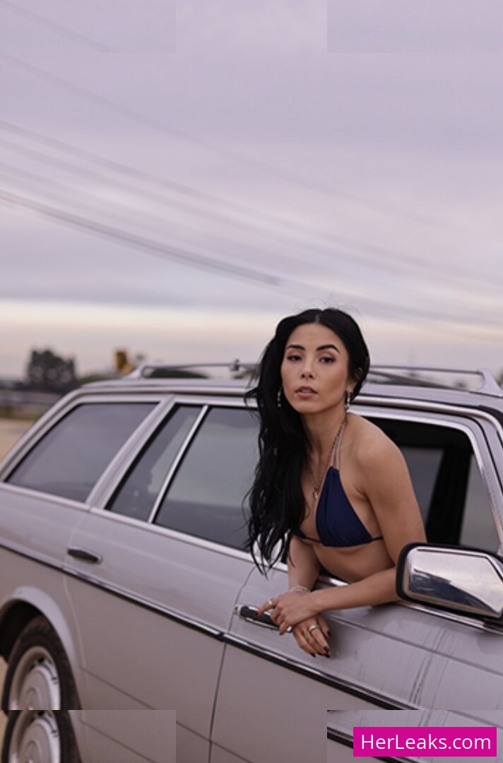 Anna Akana - Image 14