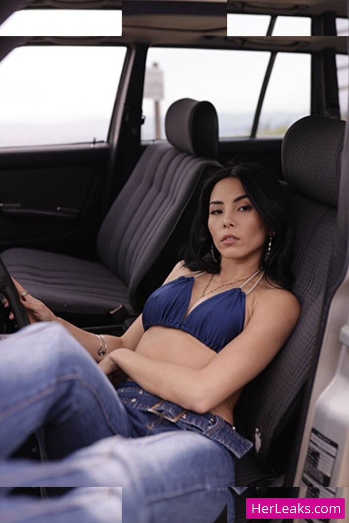 Anna Akana - Image 8