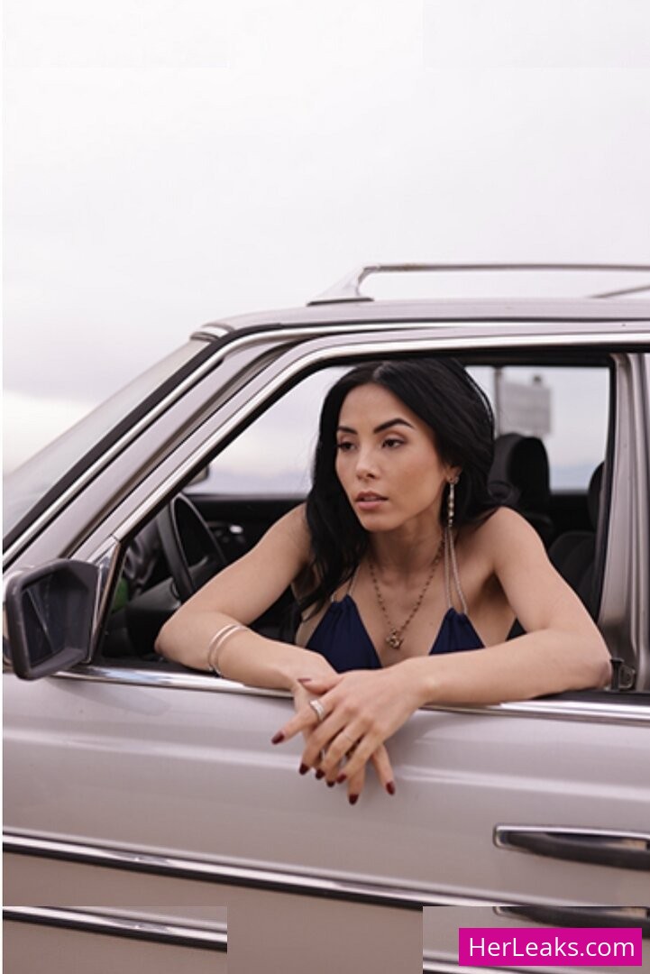 Anna Akana - Image 7