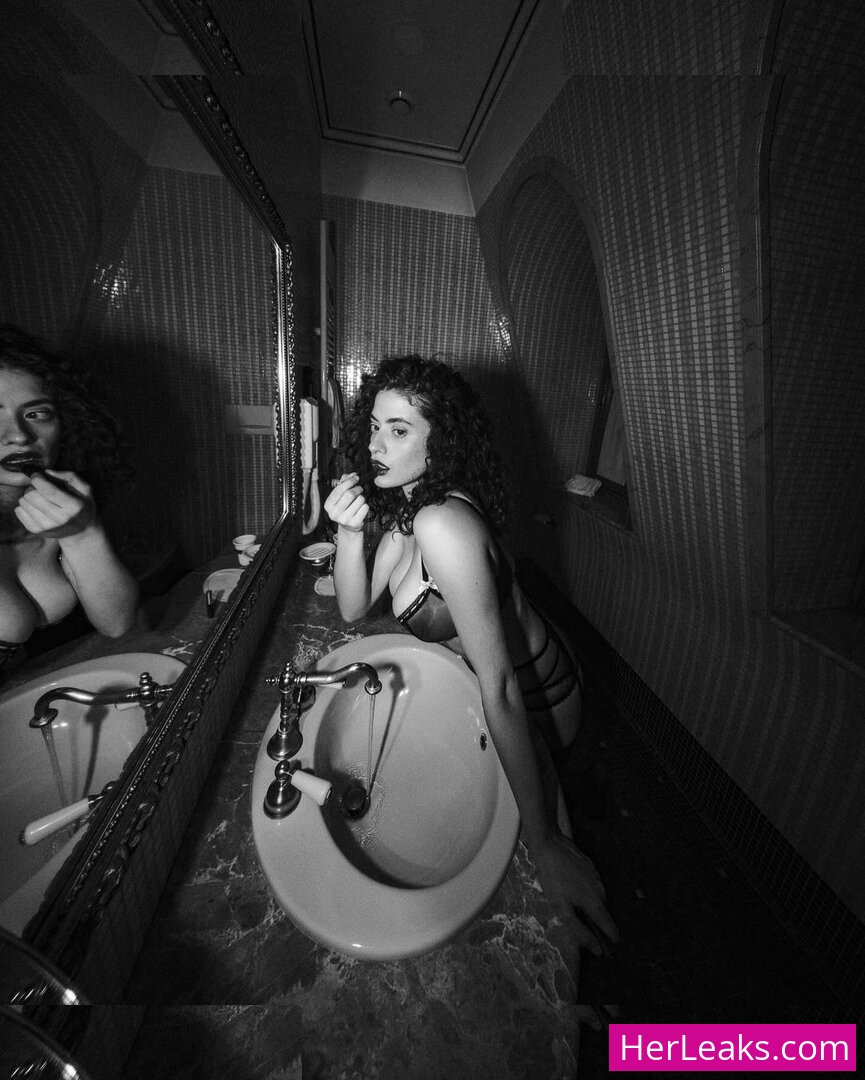 Anna Pittureri - Image 130