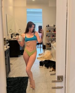 Bella Thorne - Image 4