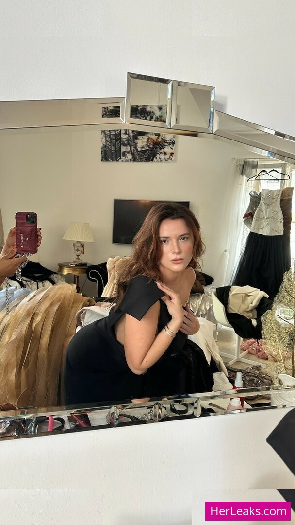 Bella Thorne - Image 2