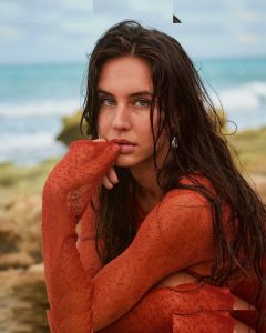 Brit Manuela - Image 21