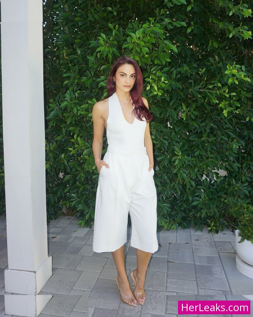 Camila Mendes - Image 174