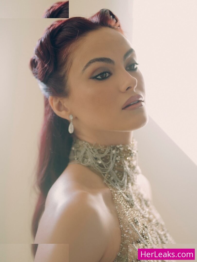 Camila Mendes - Image 149
