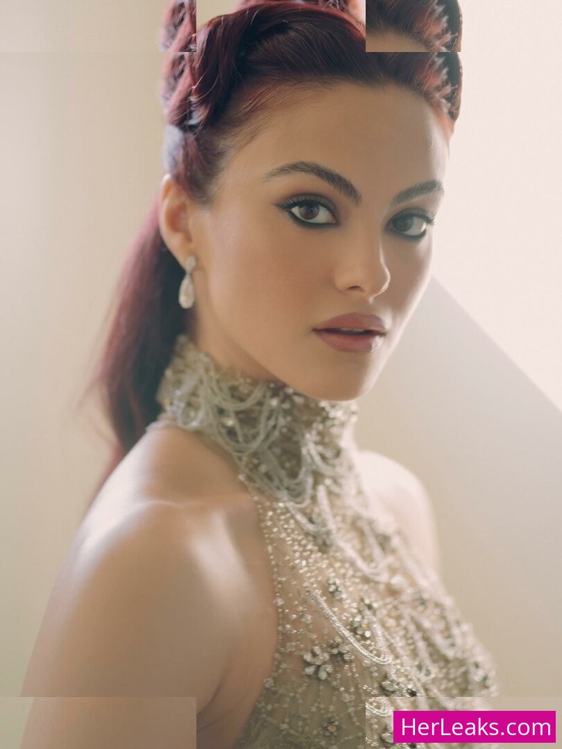 Camila Mendes - Image 148