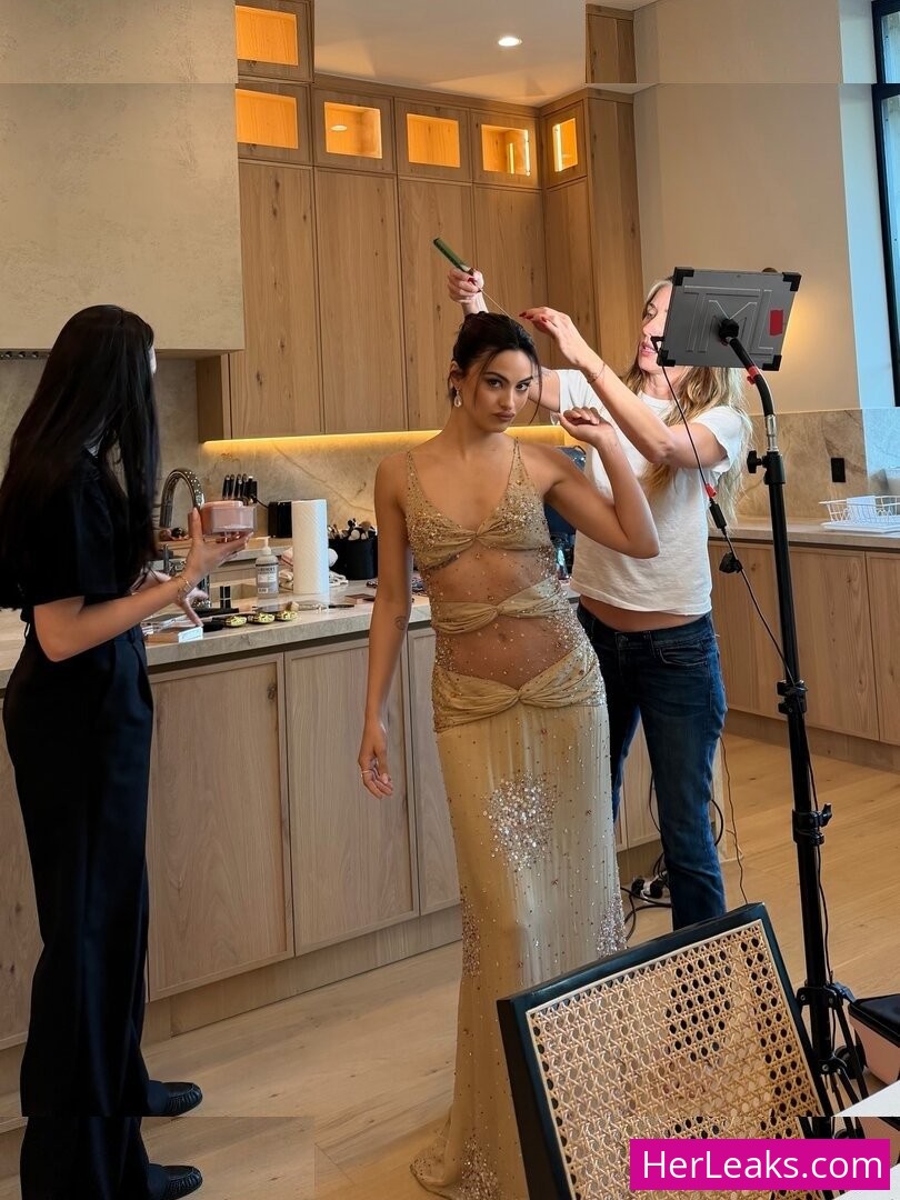 Camila Mendes - Image 60