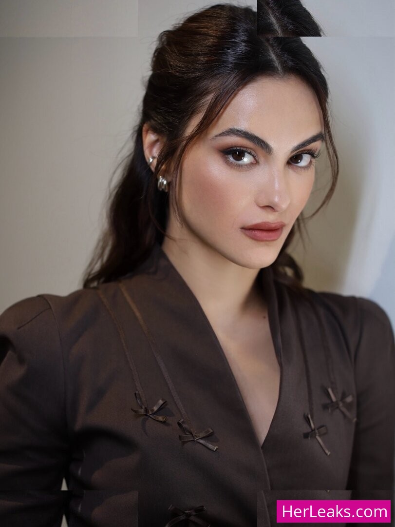 Camila Mendes - Image 57