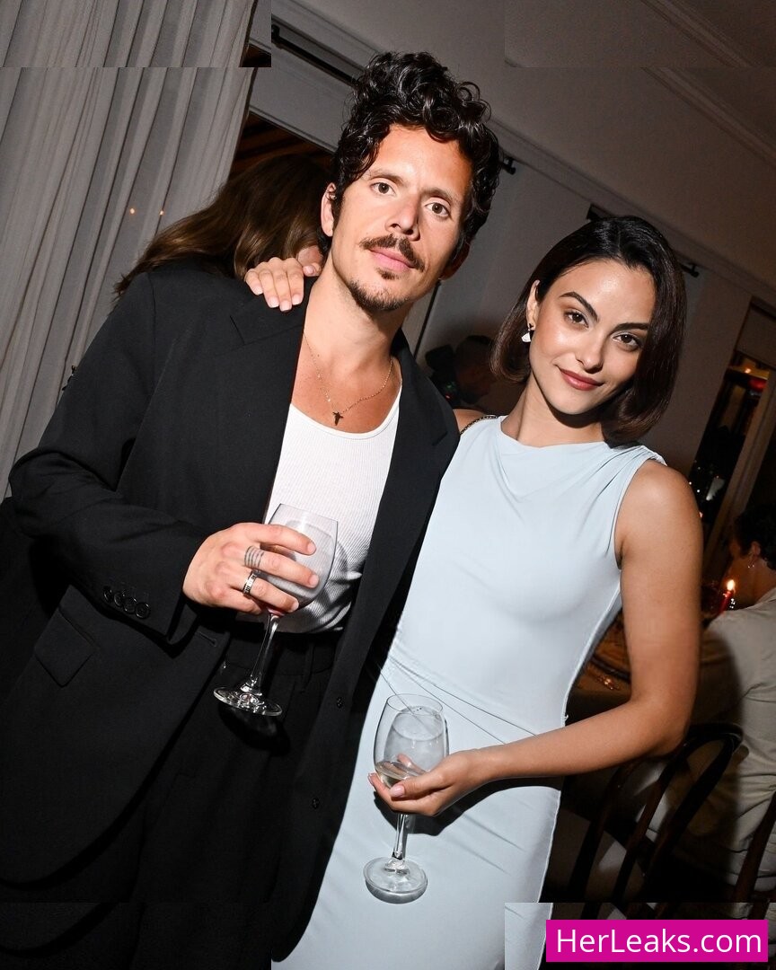 Camila Mendes - Image 38