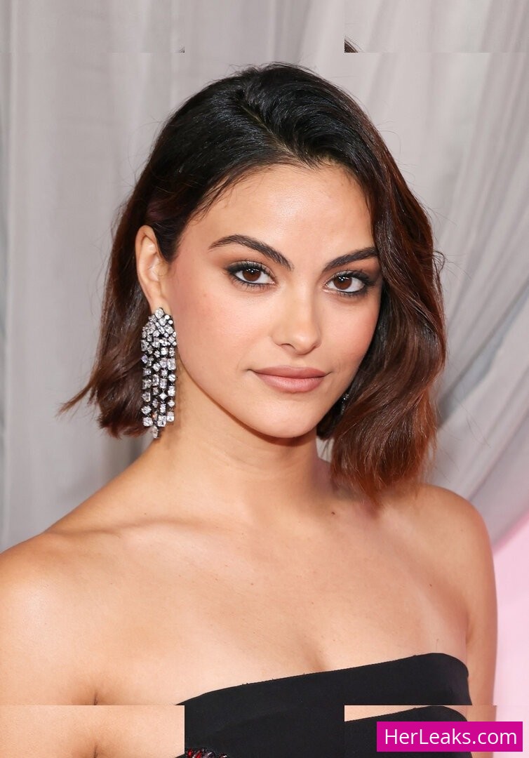 Camila Mendes - Image 28