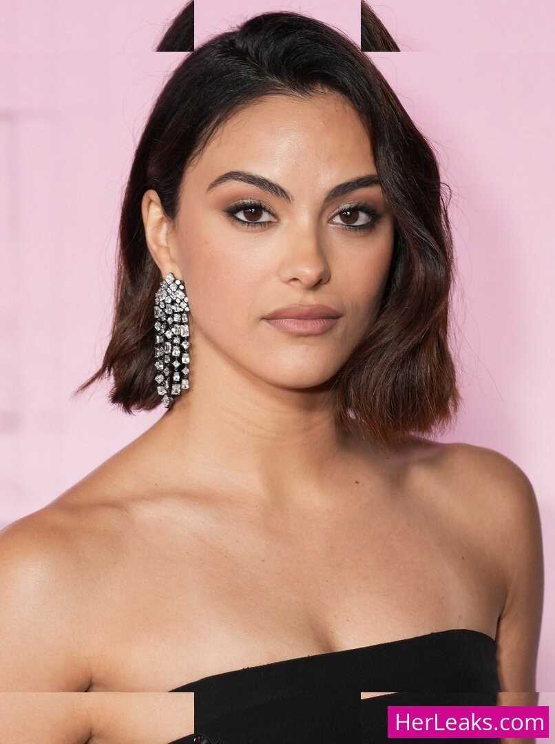 Camila Mendes - Image 18