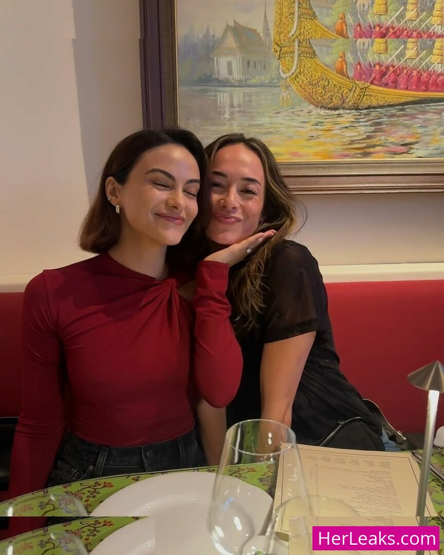 Camila Mendes - Image 12