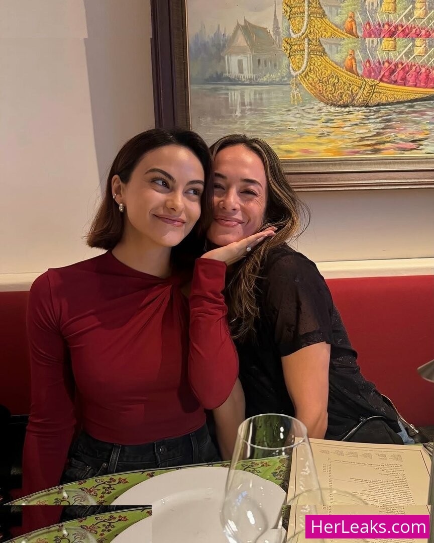 Camila Mendes - Image 11