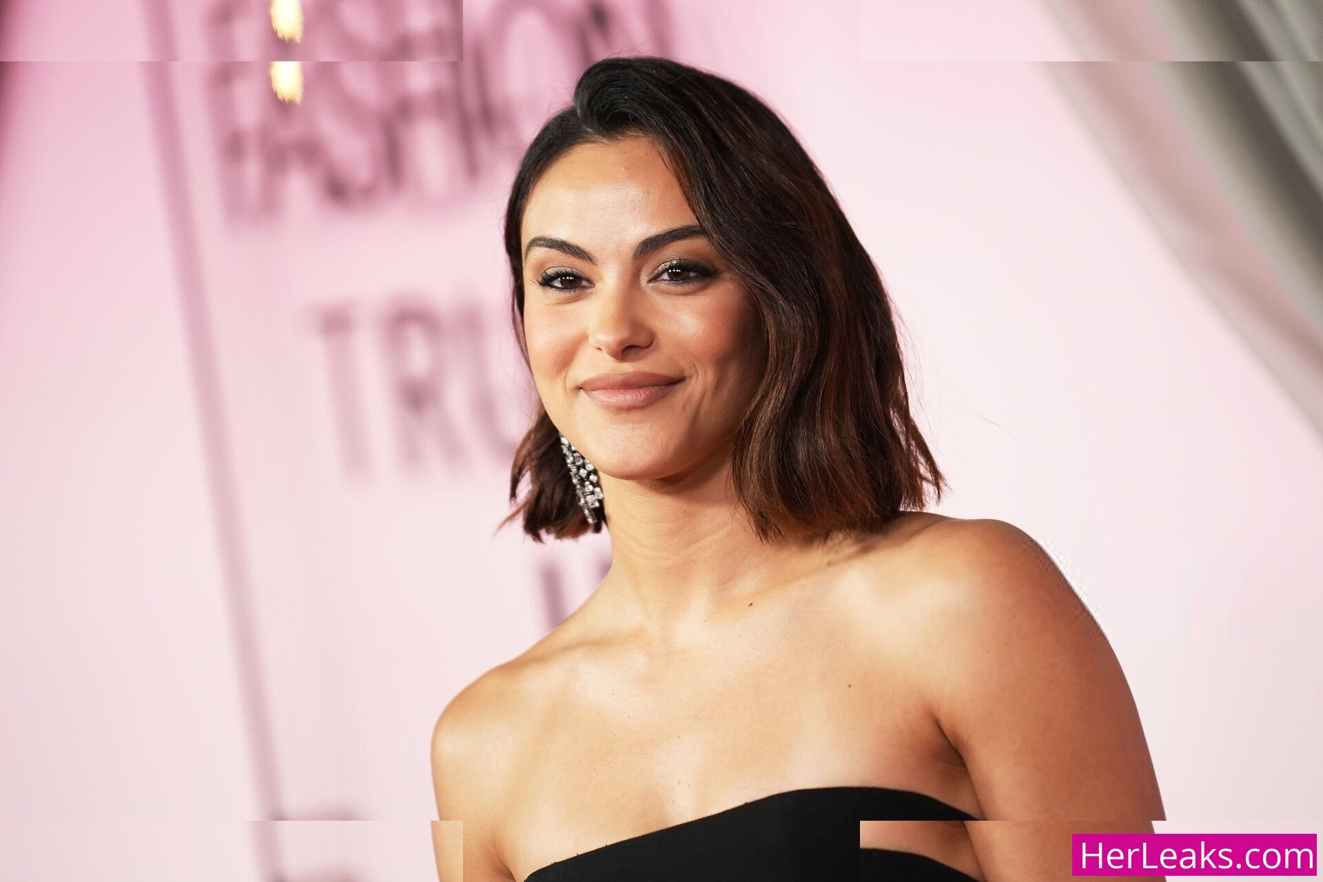 Camila Mendes - Image 5