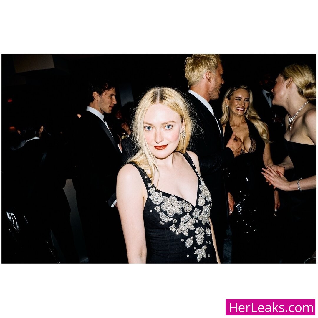 Dakota Fanning - Image 18