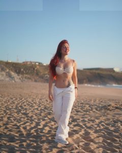 Diana Zambrozuski - Image 106