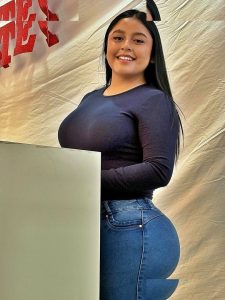 Elizabeth González - Image 42