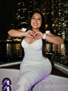 Elizabeth González - Image 40