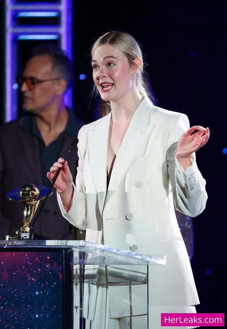 Elle Fanning - Image 187