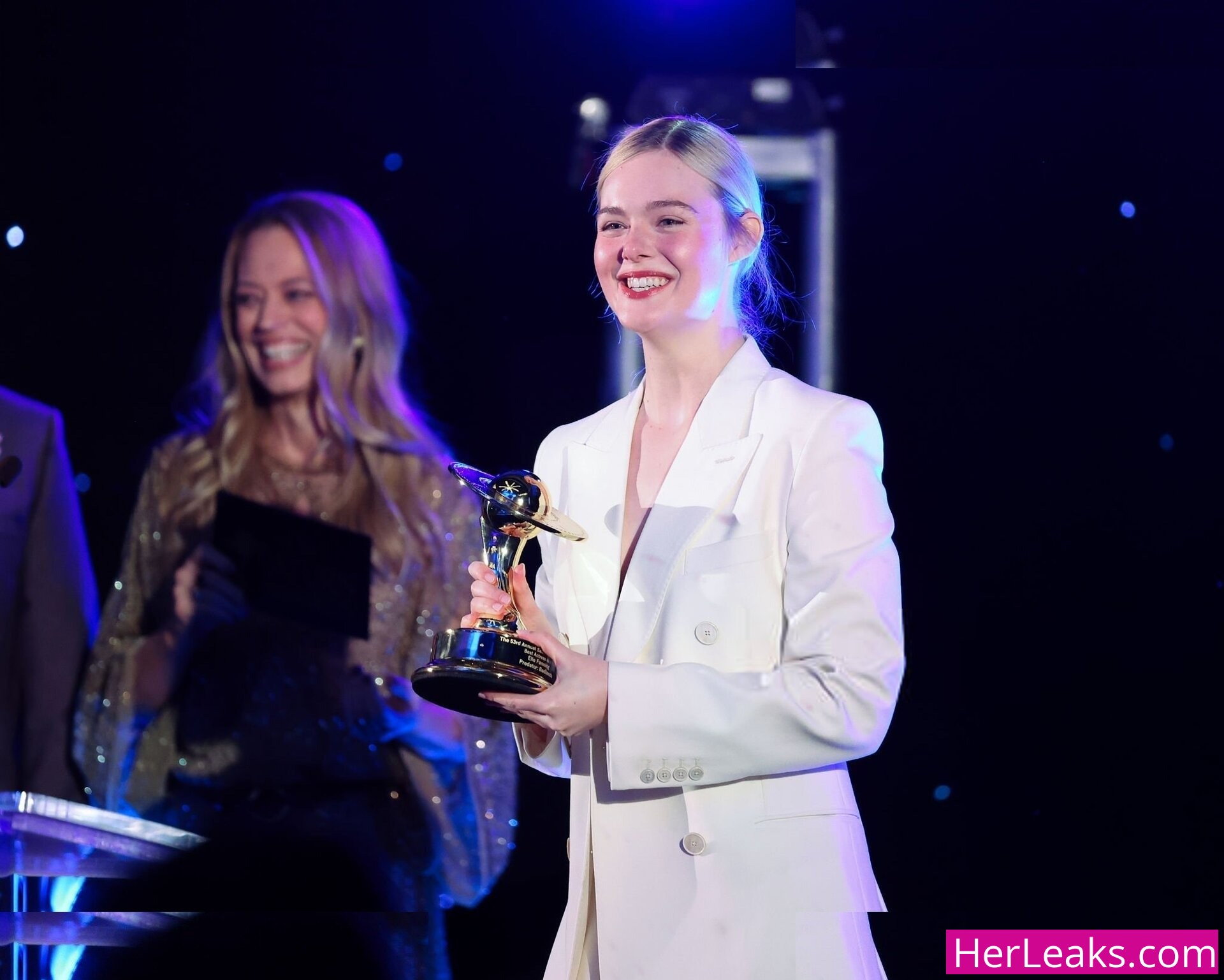Elle Fanning - Image 185