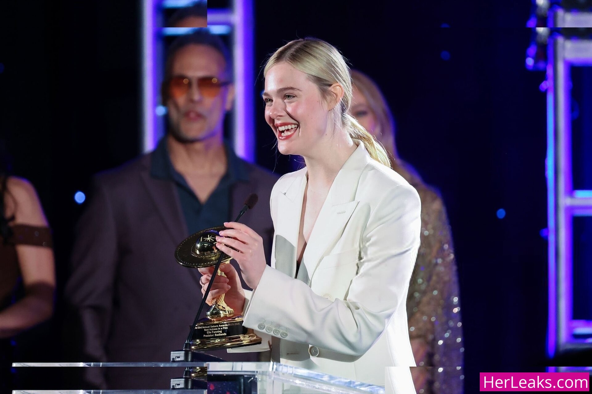 Elle Fanning - Image 183