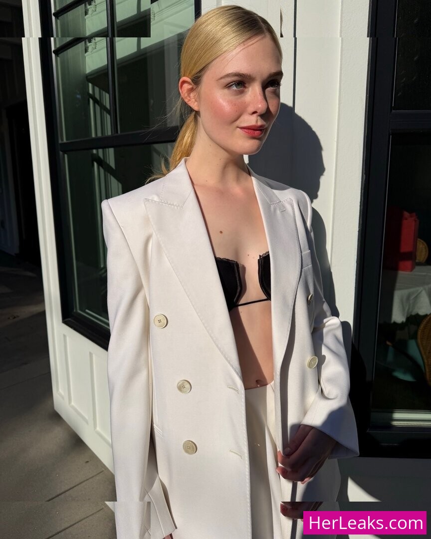 Elle Fanning - Image 176
