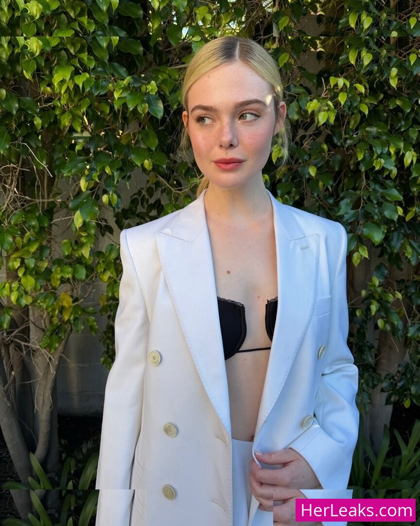 Elle Fanning - Image 175