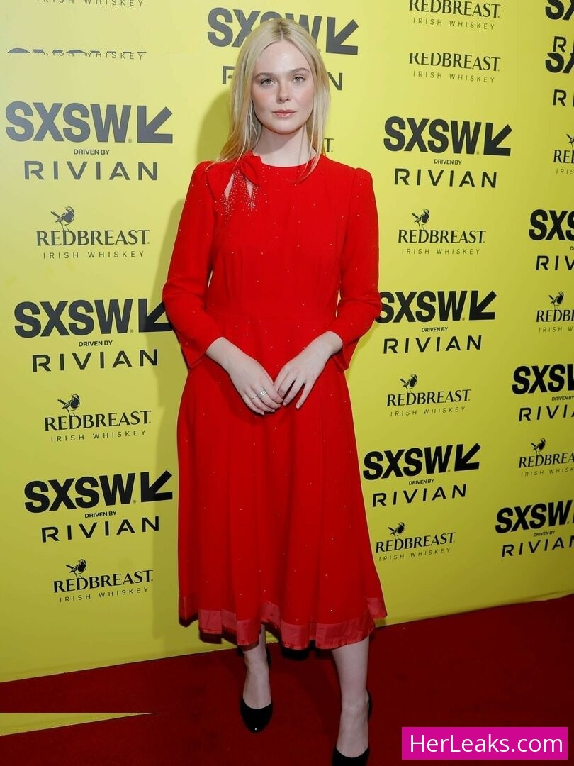 Elle Fanning - Image 160
