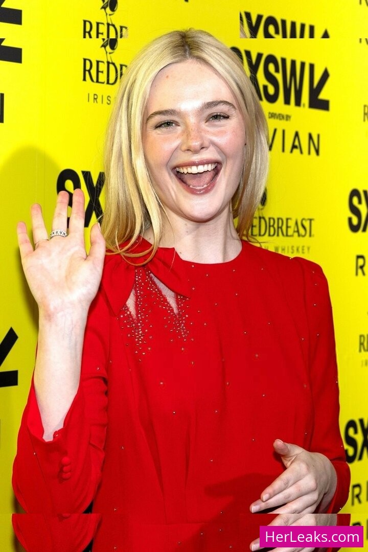 Elle Fanning - Image 157
