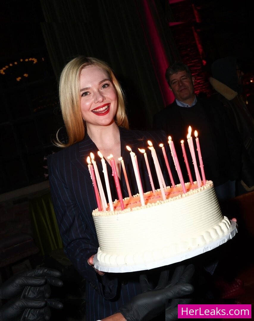 Elle Fanning - Image 25