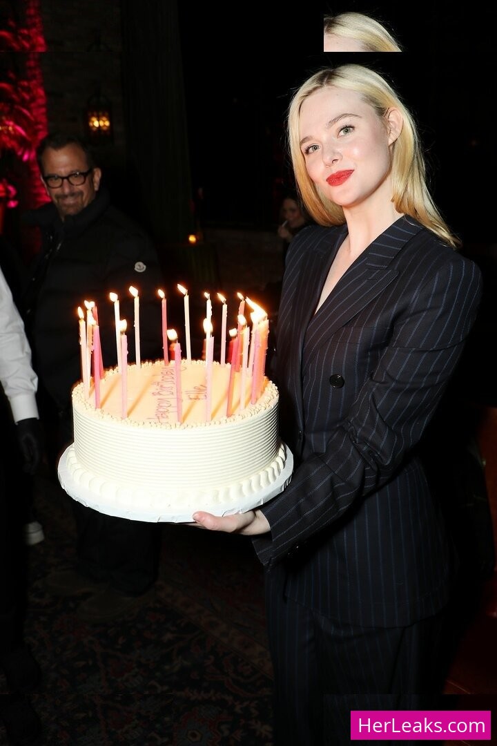 Elle Fanning - Image 22