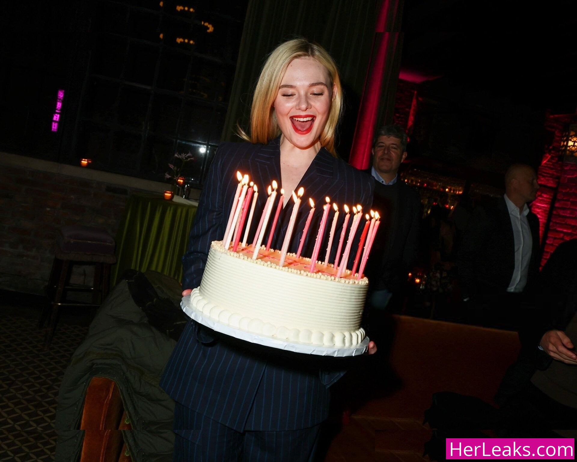 Elle Fanning - Image 17