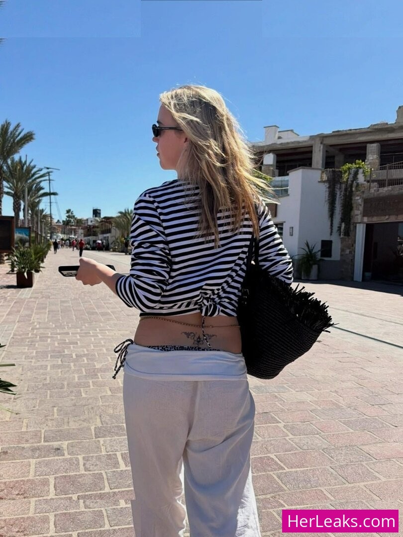 Emma Brooks - Image 69
