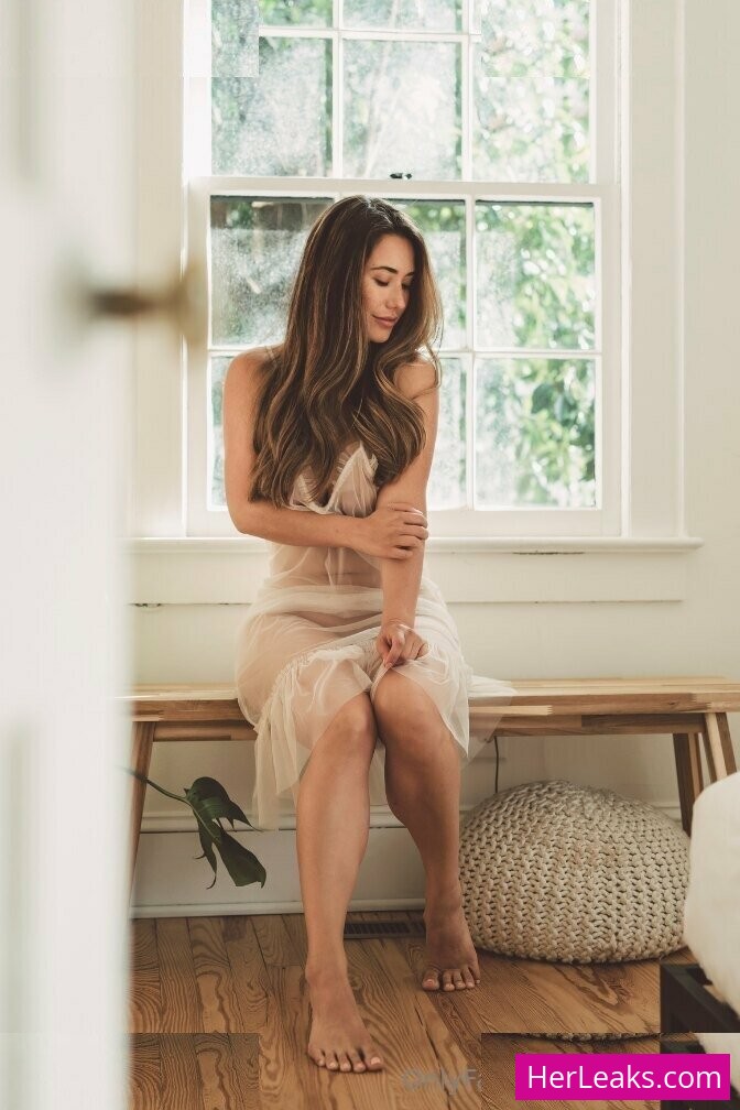 Eva Lovia - Image 66