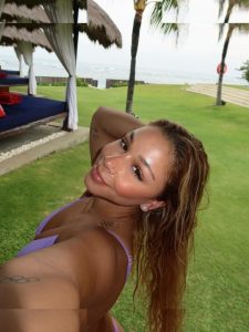 Flávia Saraiva - Image 147