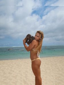 Flávia Saraiva - Image 127