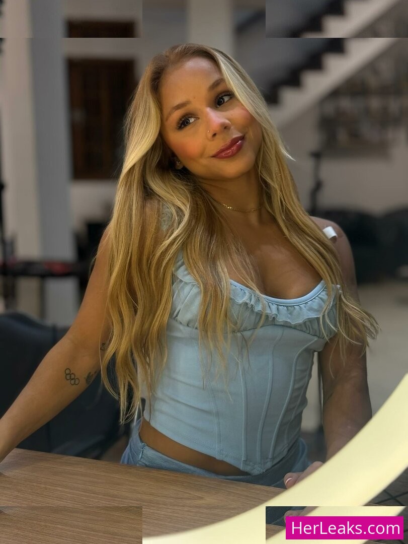 Flávia Saraiva - Image 119