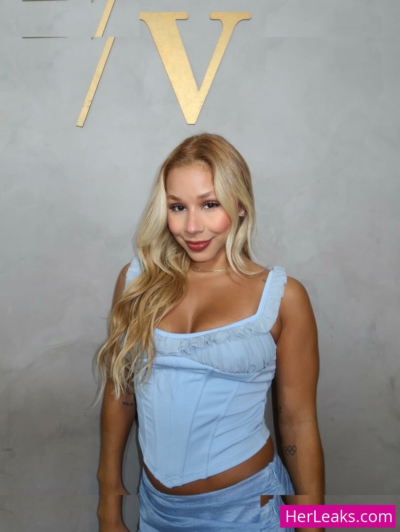 Flávia Saraiva - Image 118