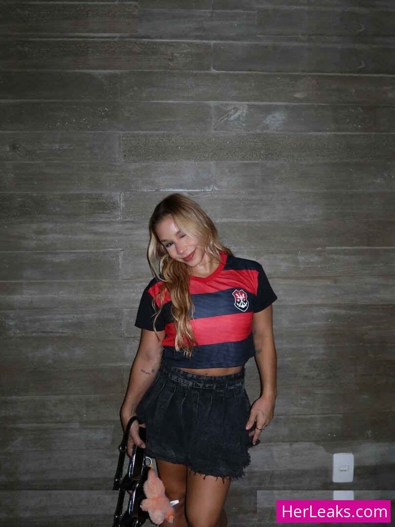 Flávia Saraiva - Image 108
