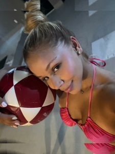 Flávia Saraiva - Image 107