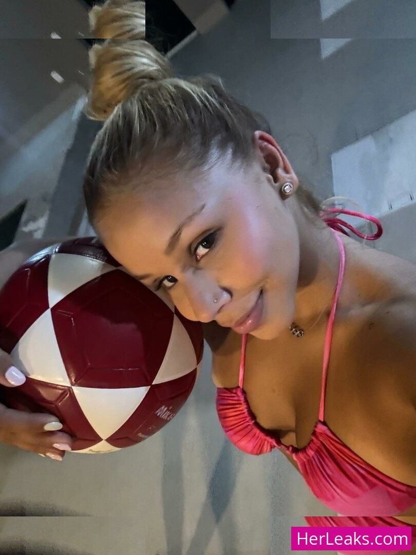 Flávia Saraiva - Image 107