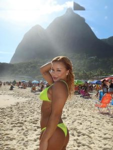 Flávia Saraiva - Image 99