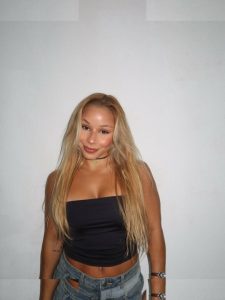 Flávia Saraiva - Image 96