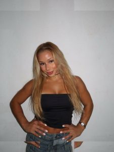Flávia Saraiva - Image 95