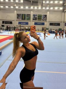 Flávia Saraiva - Image 72