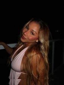 Flávia Saraiva - Image 17